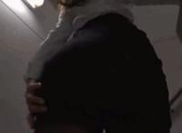 美女尿裤子视频全部：玉儿憋尿之饮水机