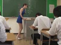 女人性饥渴的八大表现gif：1个女人和32个男人