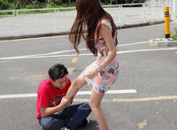 抱美女大腿图片