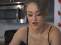 入洞房不久新娘说好大：打新娘屁股gif