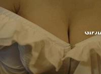 女子艺术最大胆全裸写真图：你下面的小嘴真甜gif图