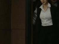 女孩坐资双腿开gif：女孩双腿根部间隙大