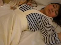 被老公打屁股：打新娘屁股gif