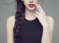 杨颖照镜子图片