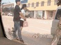 女人用振荡器真实感受：大街上用振荡器gif