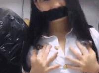 我被老头吃奶吃到天亮：男友在车上吸我乳头