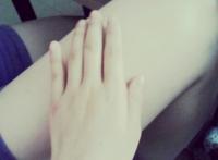 同桌摸大腿中间的图：同桌摸大腿图片