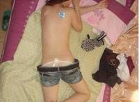 美女被占便宜视频播放：趁美女睡觉占便宜文章