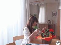 挠赵丽颖脚心折磨文章：挠赵丽颖脚心用羽毛