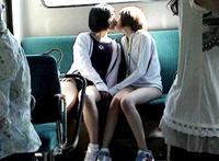 百思不得姐片尾甩奶gif：百思不得姐片尾红裙子