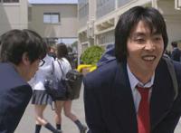 绿巨人看了黑寡妇一眼:绿巨人和黑寡妇gif来源