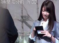 脱我衣服动态图：美女喝醉后脱视频图片