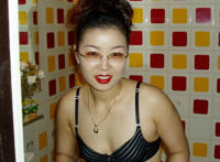 丝袜熟女张静：辣妈诱14岁少年床战9次