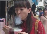 两男夹一女日b动态图：女人喜欢两个男人日她