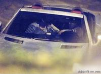 伯贤泰妍kiss图车内图