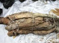 关羽墓中两具女尸图