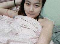 公交车上被后面进了动态图：公交摸臀不反抗视频