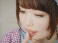 女同学的口水给我喝图：美女让我吃她口水