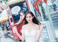 尧十三你伸开了双腿：妈妈双腿无力挂在肩头