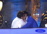 韩红管彤结婚接吻相片