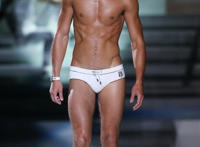 男生裤裆里的东西图片：男人的裆部