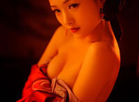 尔康摸紫薇的肚兜：尔康紫薇洞房图片