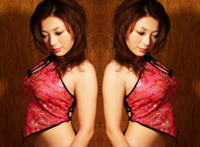 喜欢穿肚兜的女生图片：男主让女主只穿肚兜