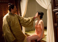 穿红肚兜的妃子图片：肚兜妃子照片