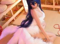 阿狸肚兜cos图：lol阿狸cosplay肚兜