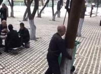 男和男的怎么搞基：腹肌男男男搞基动态图