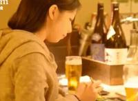 女孩两腿中间洞口图片：古装女人入洞房视频