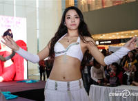 像佟丽娅的乳模：陕西国际胸模大赛图片