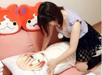 12岁小女生的裙子下面：欧美图片