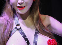 潘春春13分钟视频是：潘春春抖奶摇乳动图