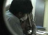 办公室午睡被老板上：在老板办公室强上的秘书