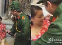 鬼子脱美女衣服强吻图