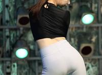 韩国骆驼趾女团图片：韩国女团紧身裤卡缝