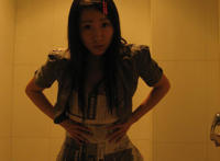 美女上厕所被捅伤下体：美女上厕所没带纸图片