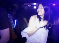 很暴力的揉胸动图：白子画摸花千骨的胸