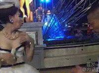 打屁屁作文男打女打赌：噼里啪啦打屁股动态图