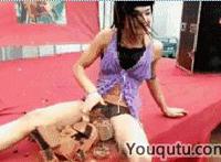 波涛汹涌上下跳动图：邪恶美女动态图吸奶gif发源地