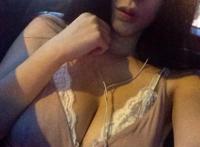 女孩子的胸到底多软图片：解开美女胸衣