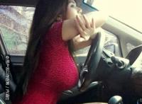 女司机没有穿内裤图片：女人夏天忘穿内裤，深夜公交