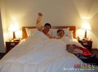 新婚之夜,入洞房不久：洞房花烛夜图片，新婚之夜我代替姐姐