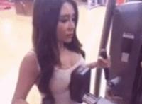 裸睡要不要穿内裤动态图：夏天穿裙子方便老公