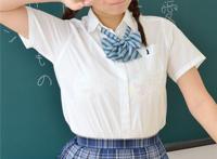 日本六年级小学生图片：玩了一个小学生