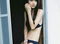 少女玉缝分开图片：清新性感少女图片