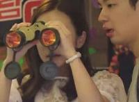 美女扒自己的裤子视频动态图：美女把衣服全部捝掉了