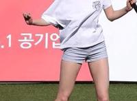 我与隔壁漂亮老婆的故事：隔壁美女让我去她家