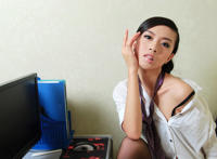 新来的秘书口活10p：优衣库试衣间全视频